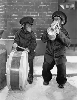 Collaborate: Chimpanzees playing music