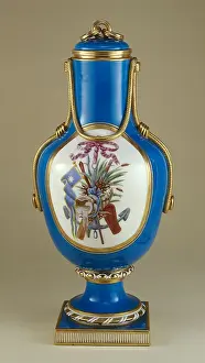 Gilding: China bottle vase with lid