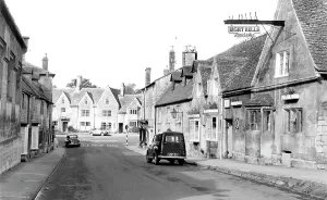 Campden: Chipping Campden, The Eight Bells 1958