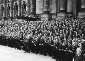 Meetings: Choir performance in front of the Reichstag building in