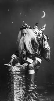 Creepy Christmas: Christmas, caught in the act, Santa Claus ?