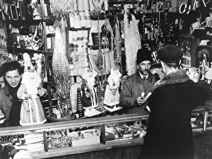 Tinsel: Christmas - Decorations being sold in Moscow