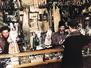 Tinsel: Christmas - Decorations being sold in Moscow