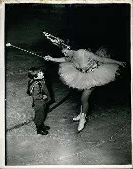 Pringle: Christmas pantomime on ice skates