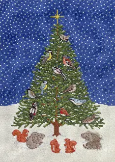 Sturdy: Christmas tree in snow with birds & animals