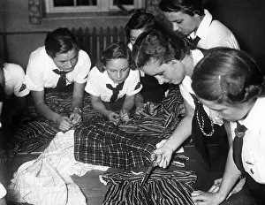 Needy: Christmas workshop of the Berlin BDM, 1938