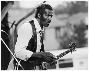 Songwriters: CHUCK BERRY ON STAGE