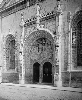 Velha: Church gate in Lisbon, 1909
