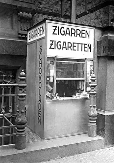Mauerstraße: Cigarette stand, 1929