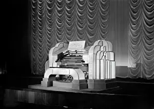 Merited: Cinema organ