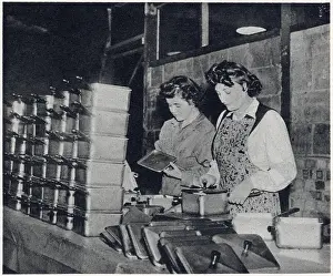 Aluminium: Full circle, aluminium warplanes into saucepans 1945