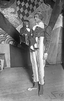 Feelings: Circus extras, around the 1930s