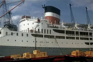 Refrigerated: City of Durban unloading cargo, Pool of London