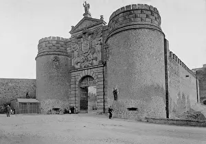 Puerta: City gate in Toledo, 1899