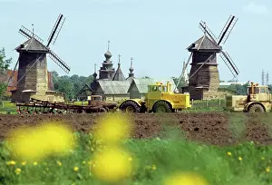 Windmills: City of Suzdal, 1983