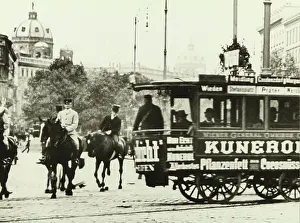 Photographie: City traffic at opera in Vienna