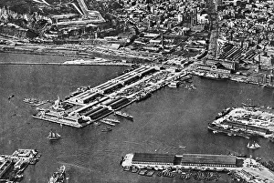 Piers: City view of Barcelona, 1934