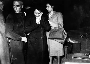Relatives: Civilians after an Allied attack in Paris, 1943