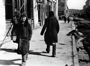 Kharkiv: Civilians in Kharkov, 1943