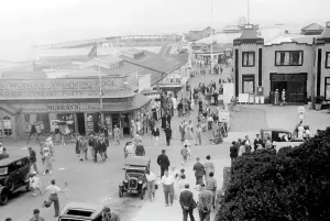 C1947: Clacton-on-Sea, Central Promenade c1947