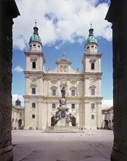 Domplatz: Cladding of the Cathedral with the Domplatz