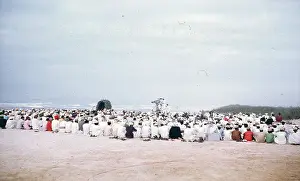 Easterni: Clan Gathering on the beach for meeting with Sultan Qaboos