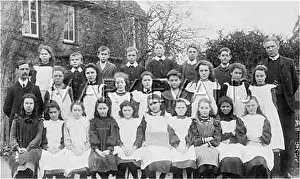 Pinafores: CLASS PHOTO/GROUP V 1905
