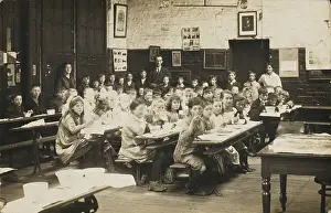 Coed: Classroom scene, with pupils eating at their desks