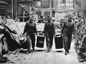 Airstrike: Cleaning up after bomb hits in Berlin, 1943