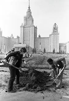 Sozinov: Cleaning day at Moscow State University, 1982