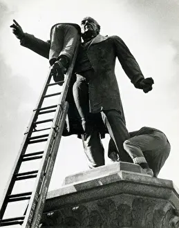 Gladstones: Cleaning Gladstone's Statue, Manchester