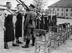 Noncommissioned: Cleaning of guns after a training, 1940