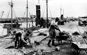 Eliminate: Cleaning up in the port of Dunkirk, 1940