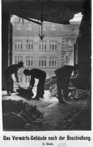 Revolutionaries: Cleaning up in the Vorwaerts building, 1919