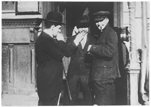 Clerks: CLERKS/RUSSIA/1917