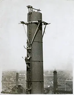 Risking: CLIMBING FACTORY CHIMNEY