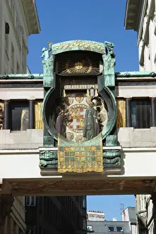 Hoher: Clock at Hoher Markt