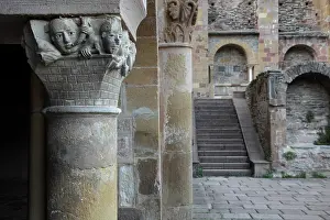 Fides: Cloister capital with monks building, Abbatiale