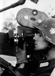 Lessmann: Close-up of a filming PK war correspondent