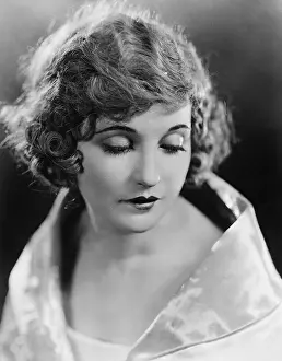 Glamourous: Closeup of young woman