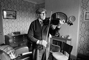 Fiddle: Cloth cap pensioner with violin