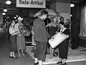 Saleswomen: Clothing store in Berlin, 1938