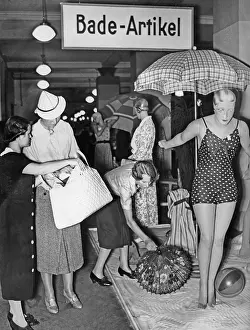 Decorate: Clothing store in Berlin, 1938