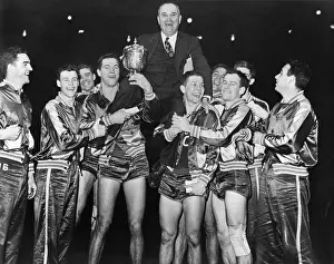 Wildcats: Coach Adolph Rupp on the shoulders of Kentucky