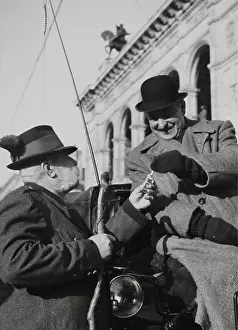 Fiaker: Two coachman in front of the Vienna State Opera. About 1