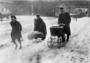 Stroller: Coal shortage in Berlin, 1919