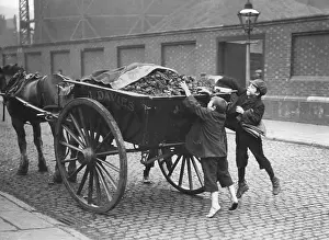 Theft: Coal shortage in Manchester, 1912