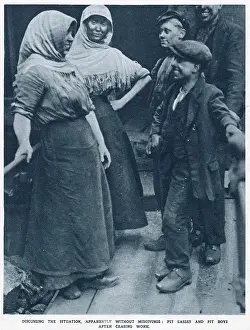 Lasses: Coal Strike discussing the situation 1920