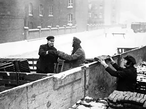 Helpers: Coal transport in Berlin, 1940