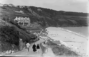 Huts: Coastal Stroll